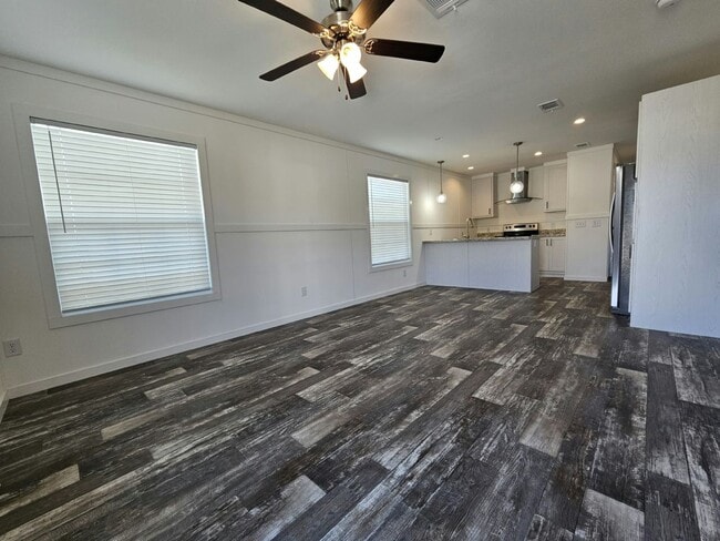 Building Photo - 16830 Oak Leaf Ct