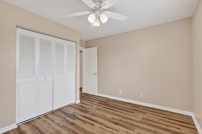 Building Photo - 624 Sea Pine Way