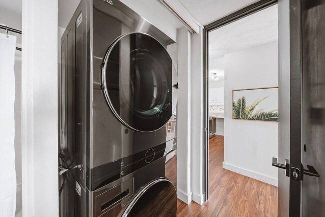 Building Photo - Mott Smith Laniloa