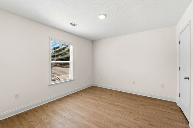 Building Photo - 2221 Archer Ln