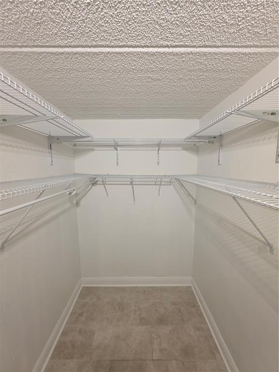 Building Photo - 3821 N Oak Dr