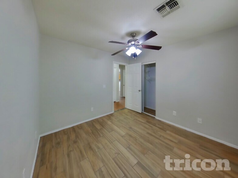 Building Photo - 873 E Geona St