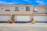 Building Photo - Contemporary 3 Bedroom Townhouse in Gated Community