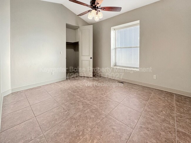 Building Photo - 3349 N Justin Ave