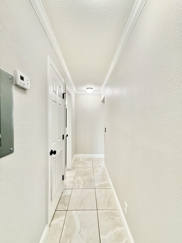 Building Photo - 200 Country Club Dr