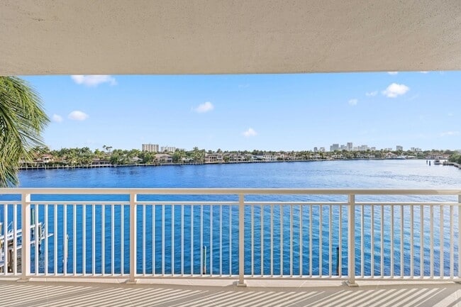 Building Photo - 511 Bayshore Dr