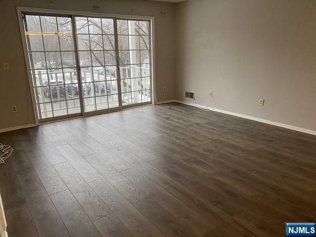 Building Photo - 126 Raintree Ln