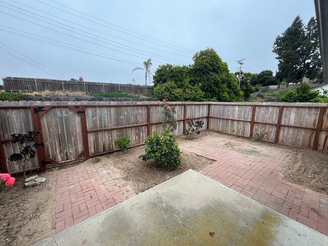 Building Photo - 408 N Center Ct