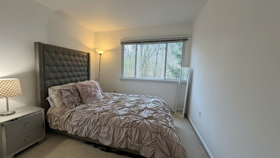 Bedroom 2 - 16031 Dorset Rd