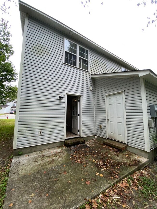 Building Photo - 326 Bracken Pl