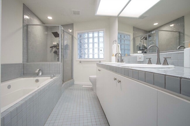 Building Photo - 483 Green Glen Way