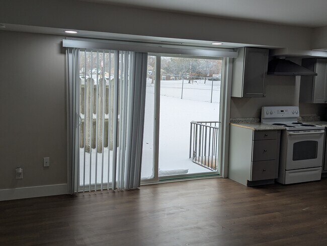 Building Photo - 3403 Kenbrooke Ct