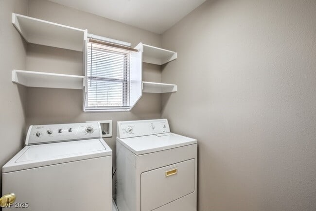 Building Photo - 721 E Caballo Hills Ave