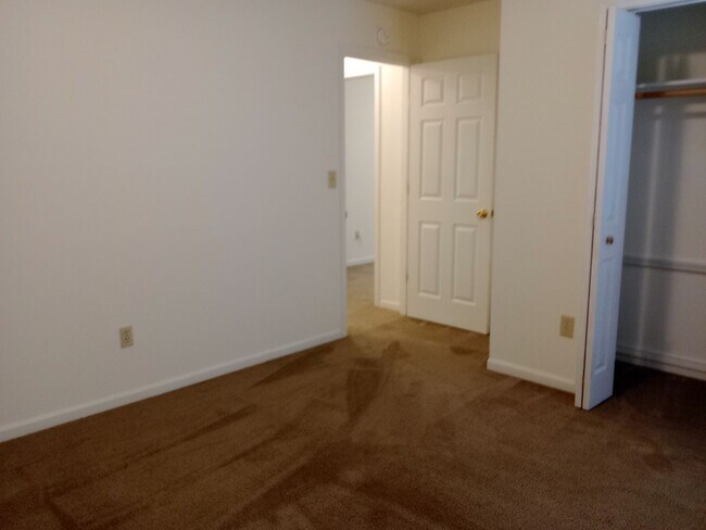 Building Photo - 4414-4416-4416 Cheryl Ct