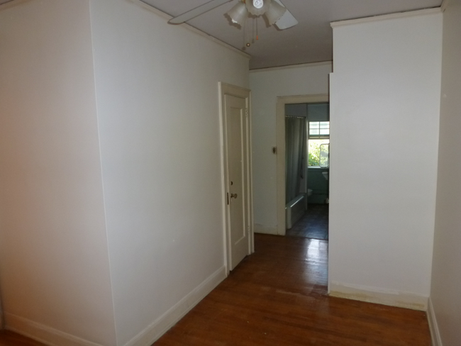 Building Photo - 440 N Park Ave
