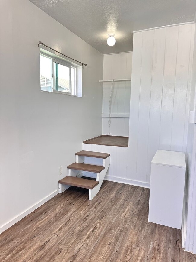 Building Photo - Charming Island Retreat – Available Now