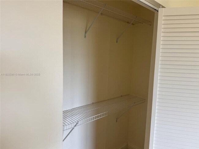 Building Photo - 1085 W 68th St