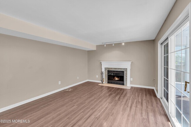 Building Photo - 94 Heritage Dr