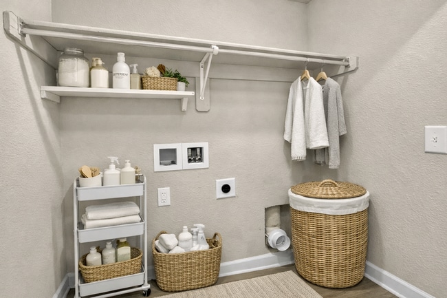 Building Photo - Spacious 3-Bedroom Townhome in Prime Colonial Highlands Location