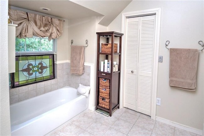 Building Photo - 2404 Thornton Rd