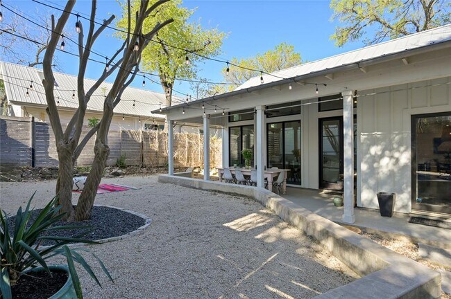 Building Photo - 1101 Lorrain St