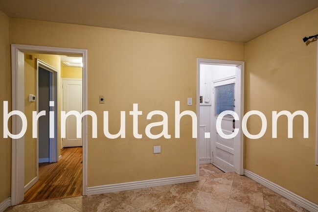 Building Photo - 1266 Parkway Ave