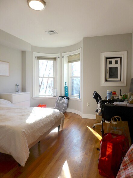 Building Photo - 77 Windsor St