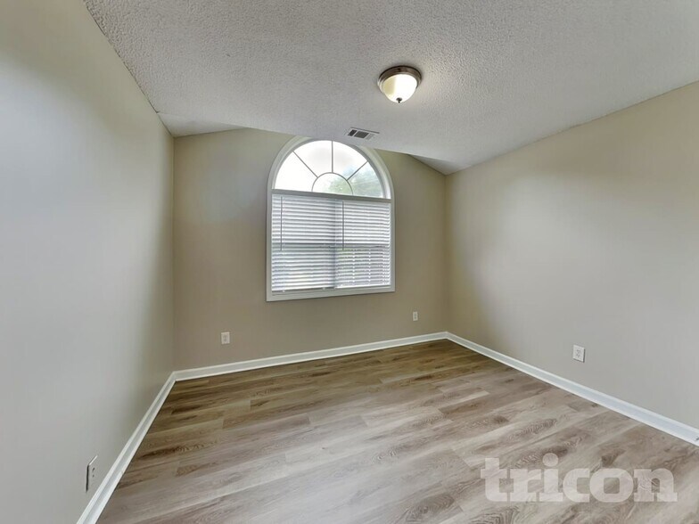 Building Photo - 207 Crystal Ct