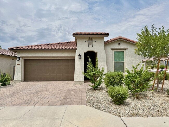 Building Photo - Beautiful 3 Bedroom 2 Bath Single Level Newer Built Home In Litchfield Park! Has Solar!