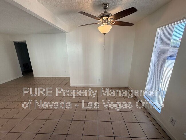 Building Photo - 1405 E Vegas Valley Dr