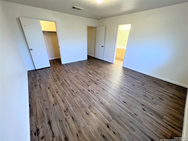 Building Photo - 8214 Chestnut Manor Dr