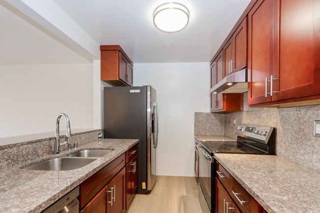Building Photo - 380 Vallejo Dr