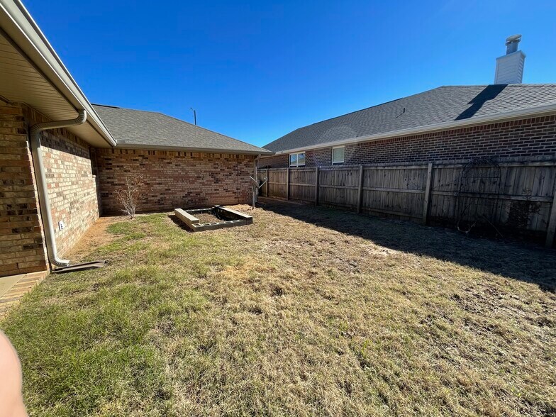 Building Photo - 4435 Winona Ln