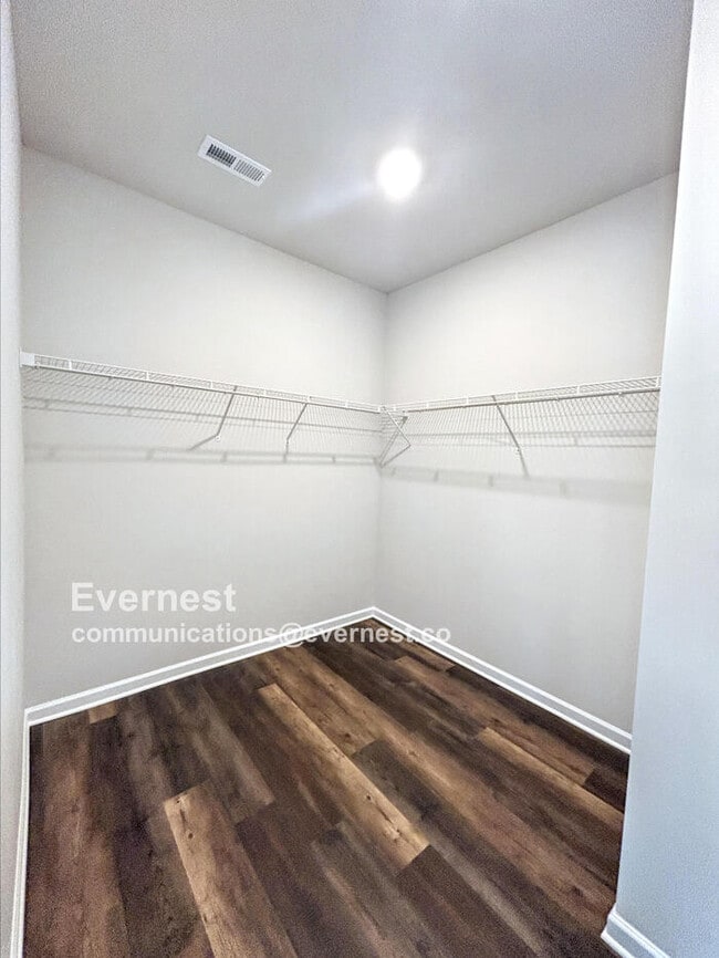 Building Photo - 305 Pawley Dr