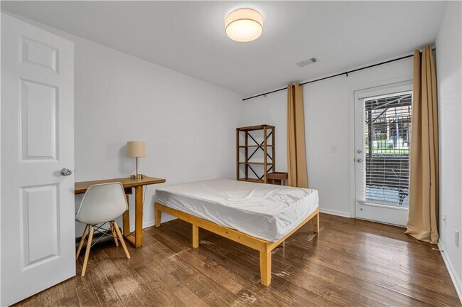 Building Photo - 1737 Liberty Pkwy NW