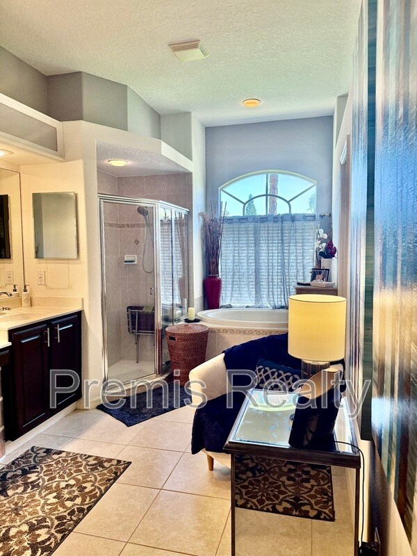 Building Photo - 431 Denise St