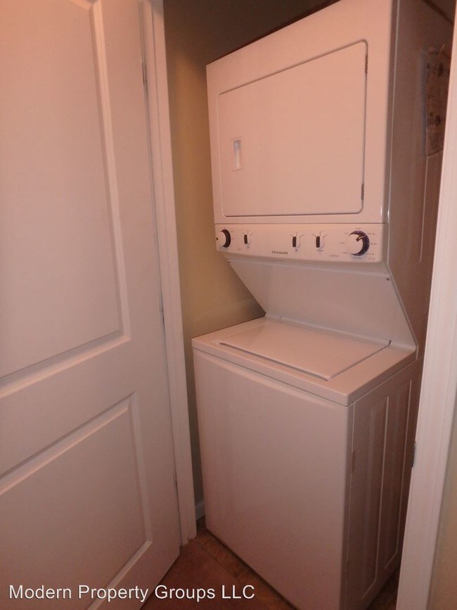 Building Photo - 203 Tyler St