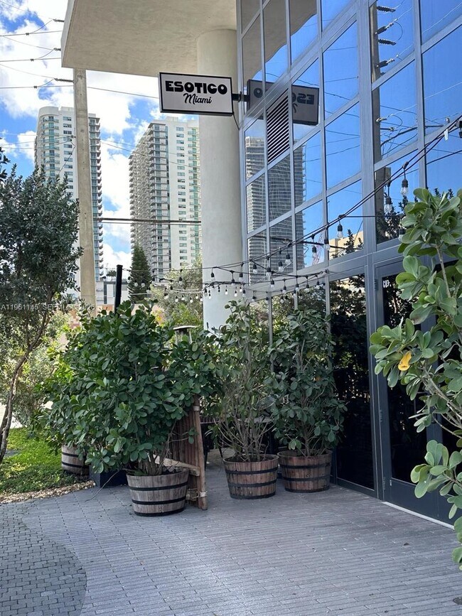 Building Photo - 1600 NE 1st Ave