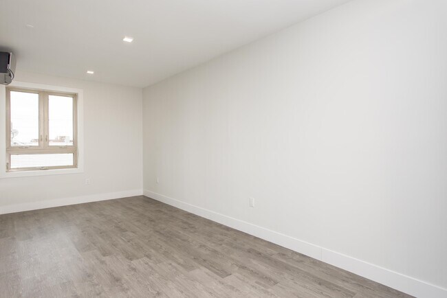 Building Photo - 62 69th St