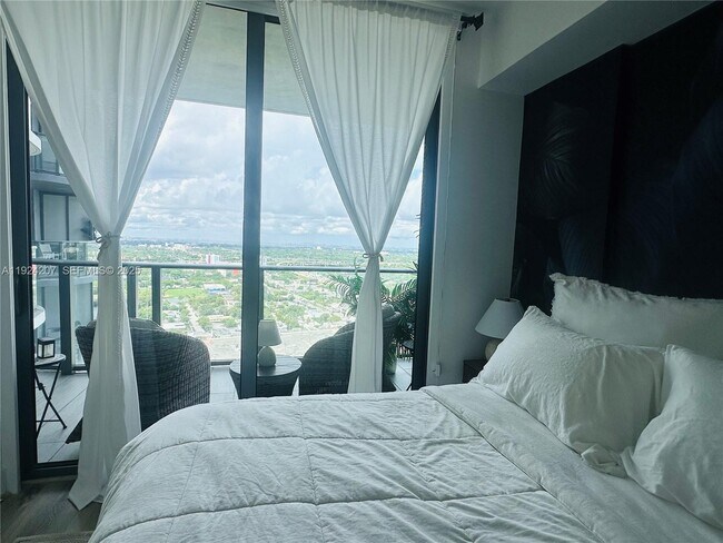 Building Photo - 121 NE 34th St