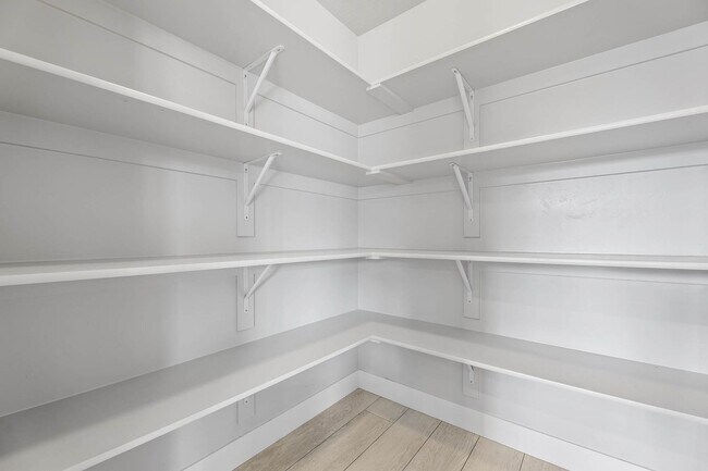 Building Photo - 6 Bedroom 3.5 Bathroom House in Saratoga Springs!