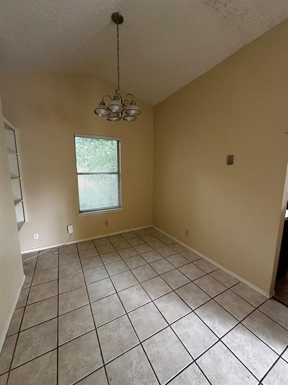 Building Photo - 8000 Clydesdale Dr