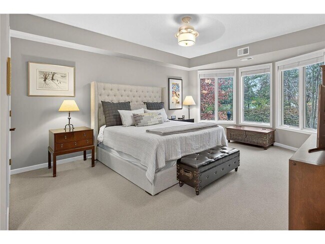 Building Photo - 5250 Grandview Square