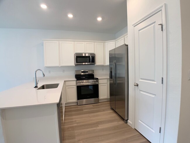 Building Photo - 697 Holly Lks Dr