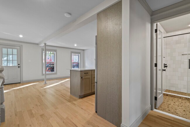 Building Photo - 347 Kosciuszko Street