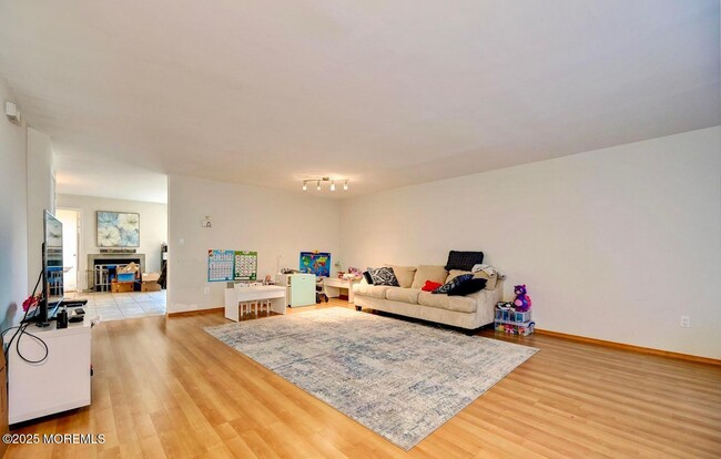 Building Photo - 65 Culford Pl