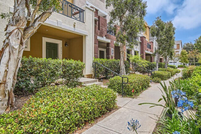 Building Photo - Stylish 2Bd + Den/Office - Townhome in Pri...