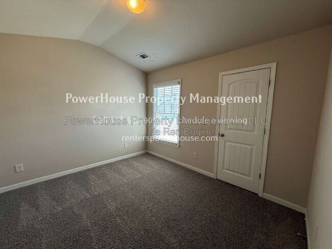 Building Photo - 1045 Township Cir
