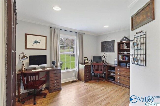 Building Photo - 204 Roy Dr