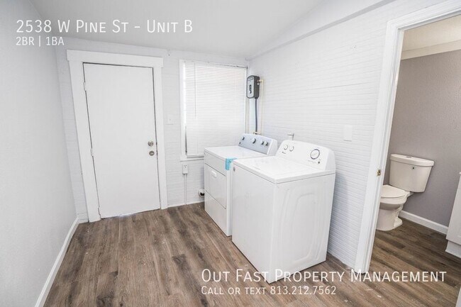 Building Photo - Freshly Renovated 2 Bedroom/1 Bath